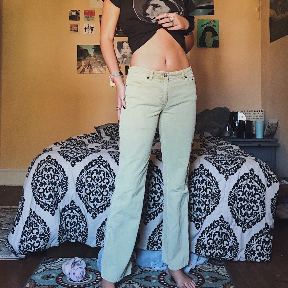 pistachio green corduroy pants 🤩